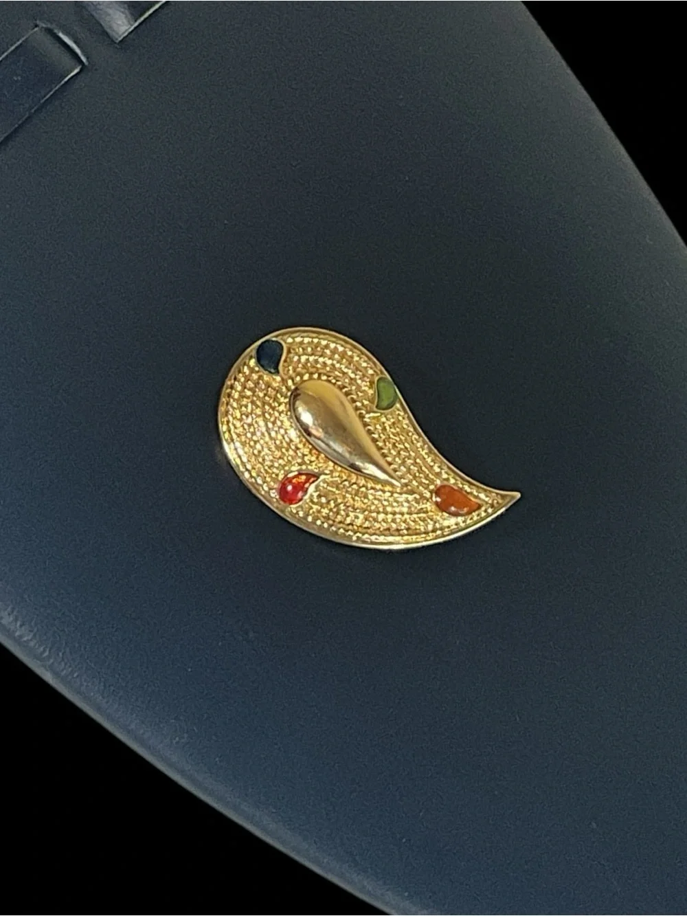 Vintage Gold Tone Paisley Brooch Abstract Teardrop Confetti Cabochon Accent Pin